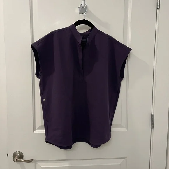 NWOT LIMITED EDITION Figs Rafaela Oversized Scrub Top - Purple Shadow (M) - Picture 3 of 6